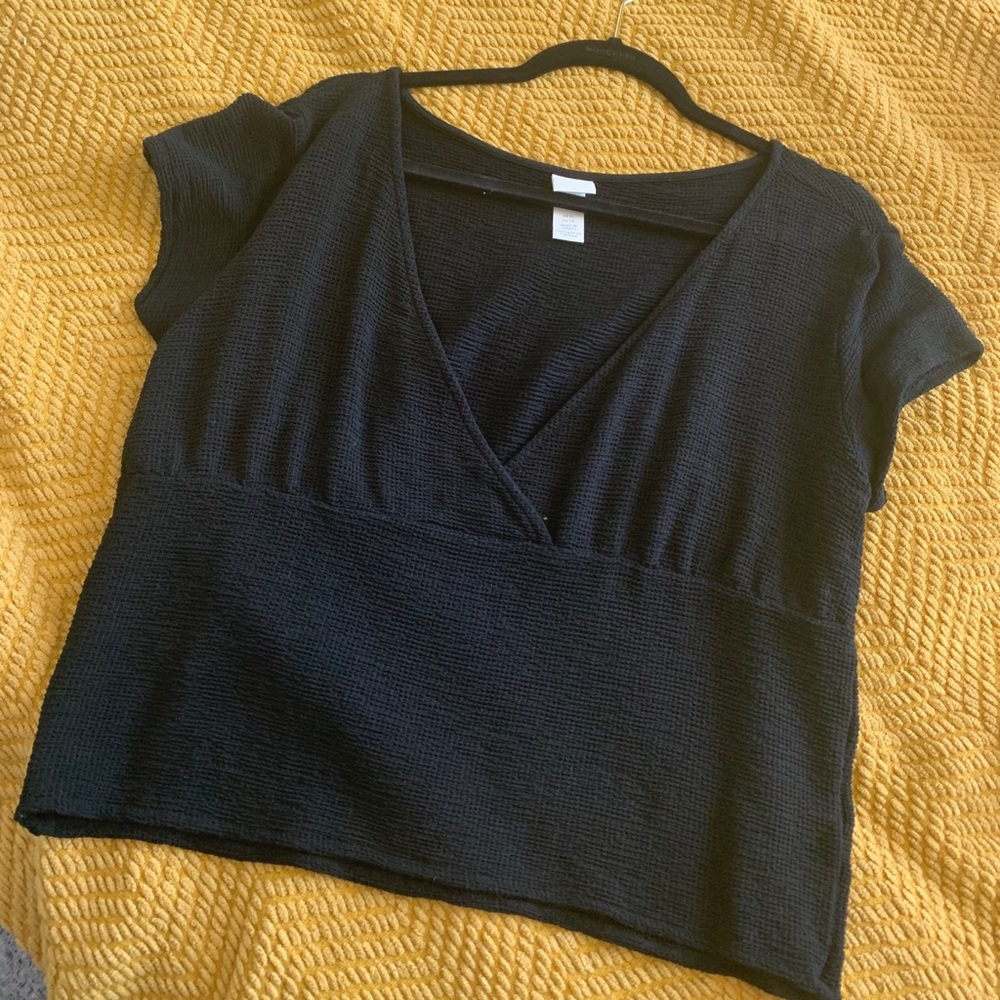 Black cropped shirt